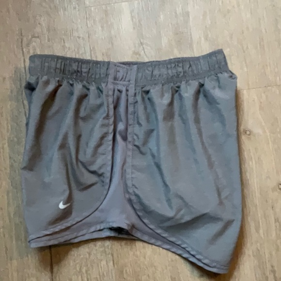 Nike gray shorts - Picture 2 of 5
